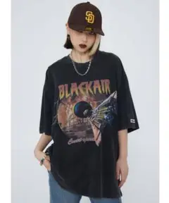 black air tシャツ