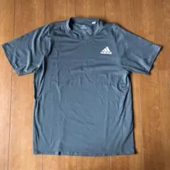 アディダス Tシャツ