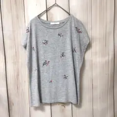 【ショコラフィネローブ】花柄刺繍 ドルマン Tシャツ　薄グレー　フリーサイズ