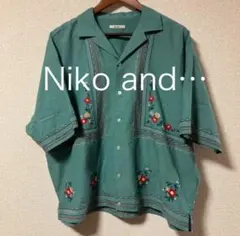 Niko and… ニコアンド シャツ フラワーエンブロイダリーシャツ ブルー
