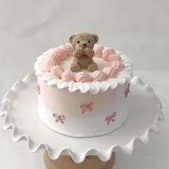 くまとリボンのクレイケーキ（サーモンピンク）