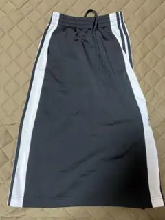 adidasスカート