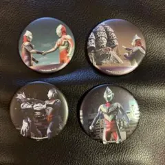 ウルトラマンティガ　缶バッジ 4点セット