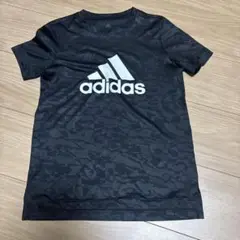adidas 黒Ｔシャツ　140㌢位