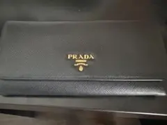 PRADA財布