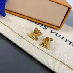 Louis Vuitton スタッズ ピアス エセンシャルV