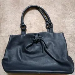 黒いレザートートバッグ