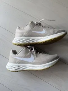 お値下げ　Nike ベージュ ランニングシューズ