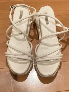 REZOY ホワイト クロスストラップサンダル