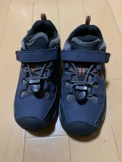 黒いスニーカー ベルクロストラップ 18.0cm