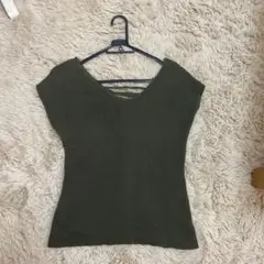 オリーブグリーン Vネック ノースリーブセーター Fサイズ