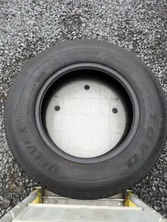 中古タイヤ　トラック用205/75r16 １本