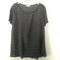 黒いストライプショートスリーブTシャツ
