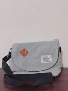 Olive girl キャンバスショルダーバッグ グレー