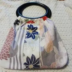 表5枚柄合わせ、裏は柄ちがいの2まいあわせの丈夫なグラニーバツク。