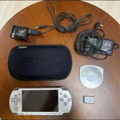 【動作確認済】PSP-2000本体 シルバー　ソフト&メモリーカード付き
