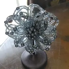 ブローチ