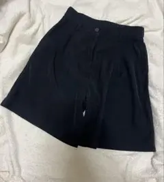 黒ハーフパンツ