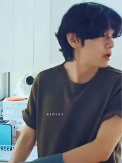 bts テヒョン着用tシャツ カーキ