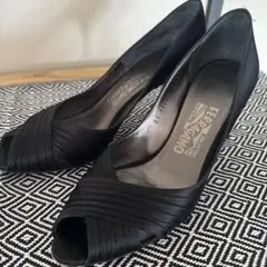 Ferragamo ブラックオープントゥハイヒール