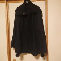 トゥービーシック★黒 毛100%★裾ぼんぼりが可愛いポンチョ)