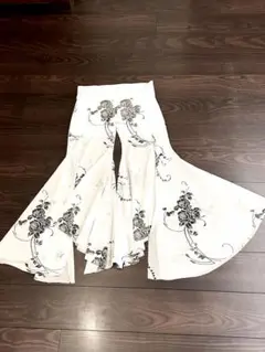 ベリーダンス☆ホワイト☆薔薇☆フレアパンツ☆素敵☆匿名配送☆送料無料