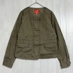 アースミュージックアンドエコロジー　ノーカラーペプラムジャケット　カーキ