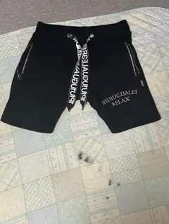 1PIU1UGUALE3 ブラックショートパンツ