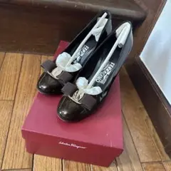 フェラガモ パンプス　エナメル　vera ブラウン
