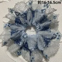 ハンドメイド ♡シュシュ フリル 水色に青の薔薇刺しゅう入チュール