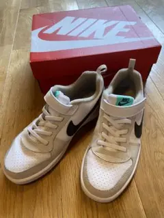 Nike スニーカー ナイキ　コートバーロウ　22 美品