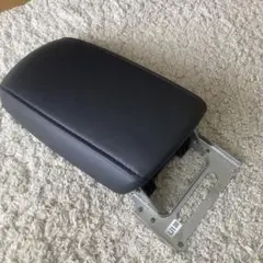 カローラクロス肘掛け