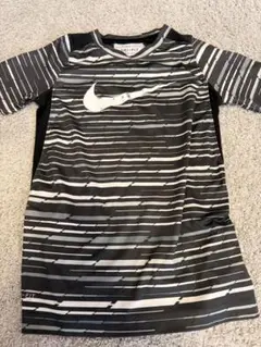 NIKE DRI-FIT Tシャツ　XS 120-130