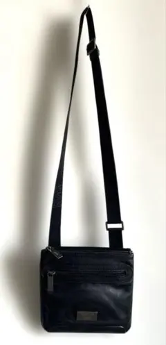 ARMANI COLLEZIONI ブラックショルダーバッグ