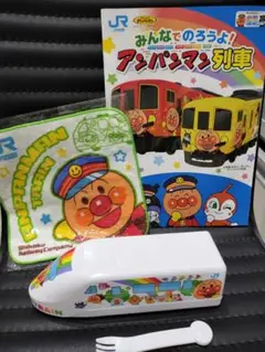 新発売JR四国　アンパンマン　列車　お弁当箱　予讃線8000系　ハンカチフォーク