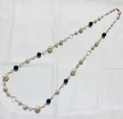 黒と白のパール ロングネックレス