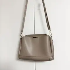 グレージュ　ショルダーバッグ