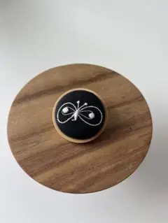 ミナペルホネン choucho 木製ブローチ　ハンドメイド