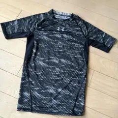 UNDER ARMOUR 半袖アンダーシャツ スポーツ　シャツ　アンダーアーマー