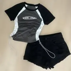 ショートパンツ＆へそ出しTシャツ