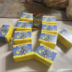 ポケモンおめちゃ10個セットとポケモンカード一枚