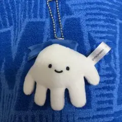 横浜FCのぬいぐるみ フリまるの手