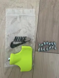 Nike ニードルピンとネジセット