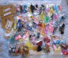 キーホルダー、ビーズ、ハンドメイド、入れ物BOXまとめ売り