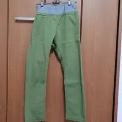 美品　ニードルワークス　カーキスーパーストレッチパンツ