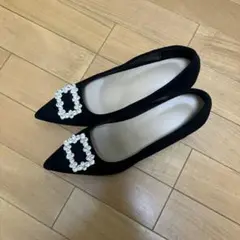 ビジュー付き黒ポインテッドトゥパンプス