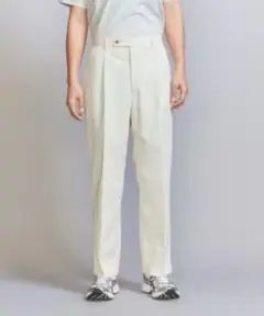 【値下げ】オフホワイト ワイド　スラックス　Mサイズ