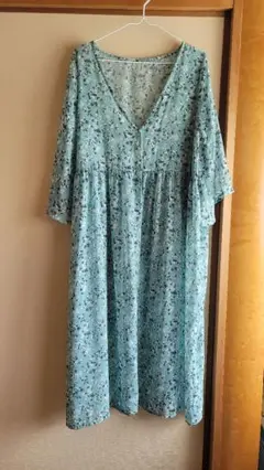 オシャレウォーカーノアール　グリーン　花柄ロングワンピース　カーディガン