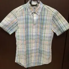 UNIQLOの半袖シャツ
