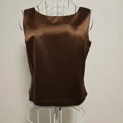 ROPE ブラウンノースリーブサテントップス
